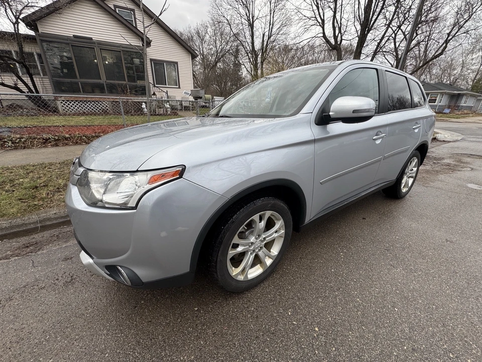 2015 Mitsubishi Outlander - Image 5 of 17
