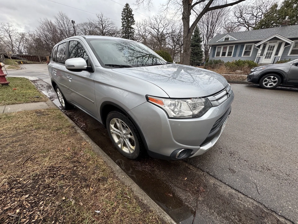 2015 Mitsubishi Outlander - Image 3 of 17