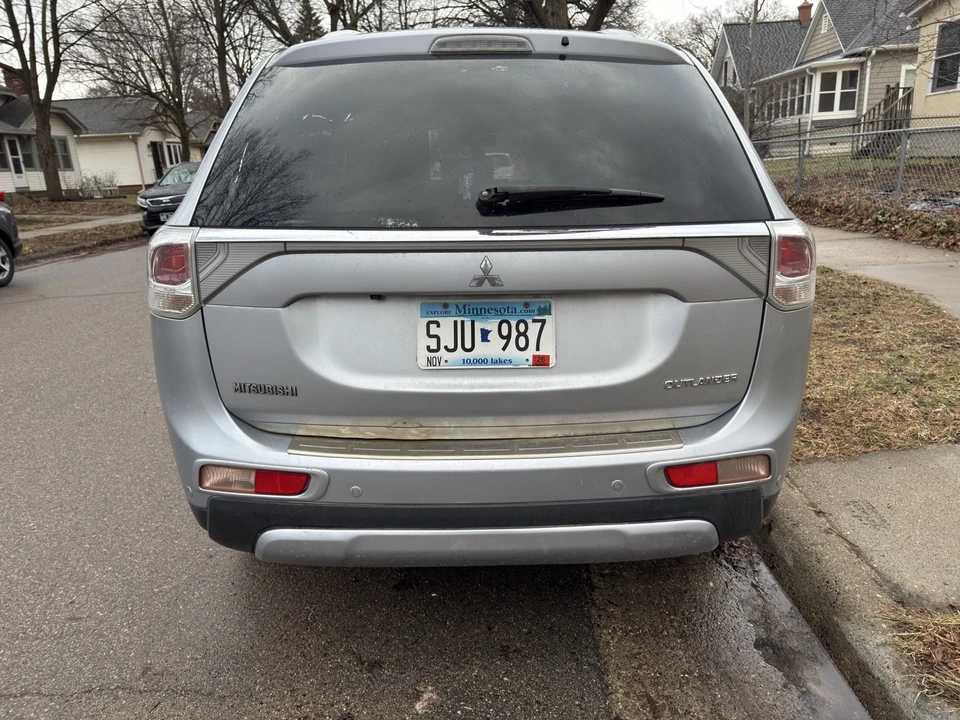2015 Mitsubishi Outlander - Image 8 of 17