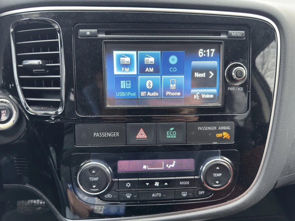 2015 Mitsubishi Outlander - Image 14 of 17