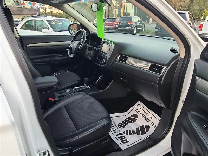 2015 Mitsubishi Outlander - Image 11 of 15