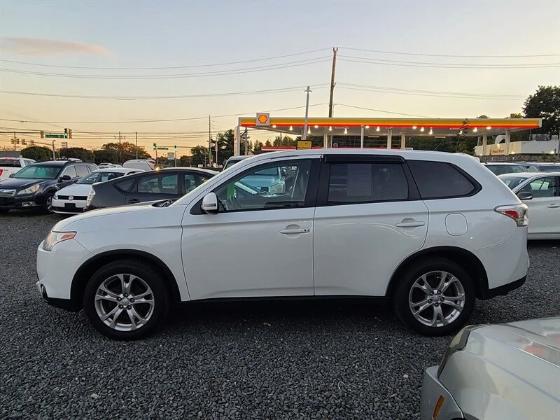 2015 Mitsubishi Outlander - Image 3 of 15
