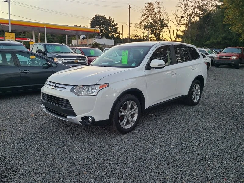 2015 Mitsubishi Outlander - Image 2 of 15