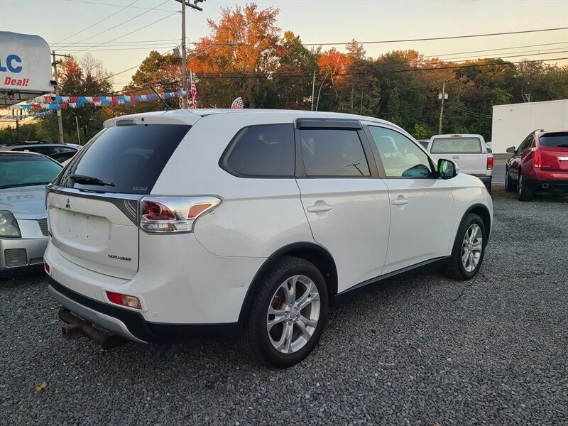 2015 Mitsubishi Outlander - Image 5 of 15