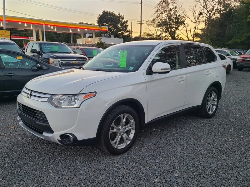 2015 Mitsubishi Outlander - Image 8 of 15