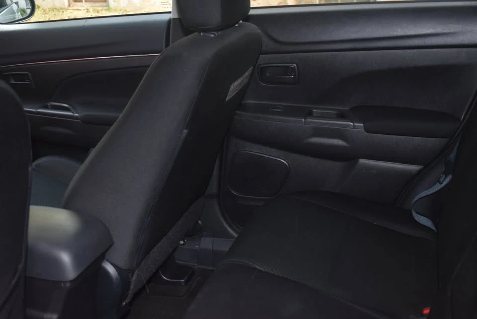2015 Mitsubishi Outlander - Image 5 of 7