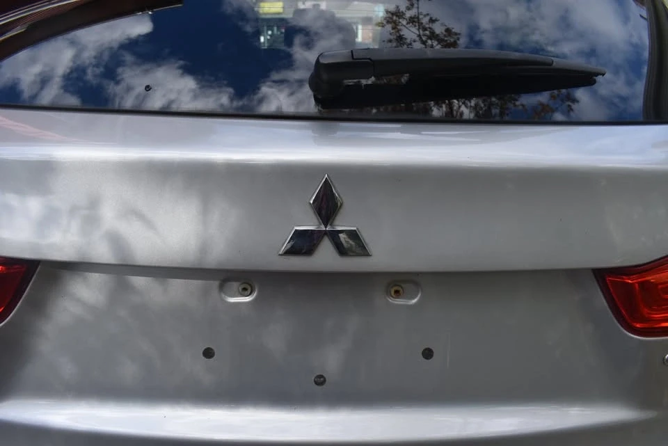 2015 Mitsubishi Outlander - Image 2 of 7