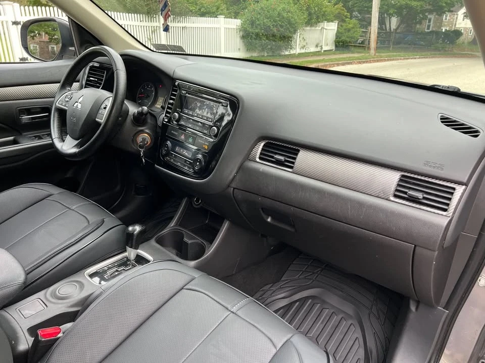 2015 Mitsubishi Outlander - Image 18 of 20