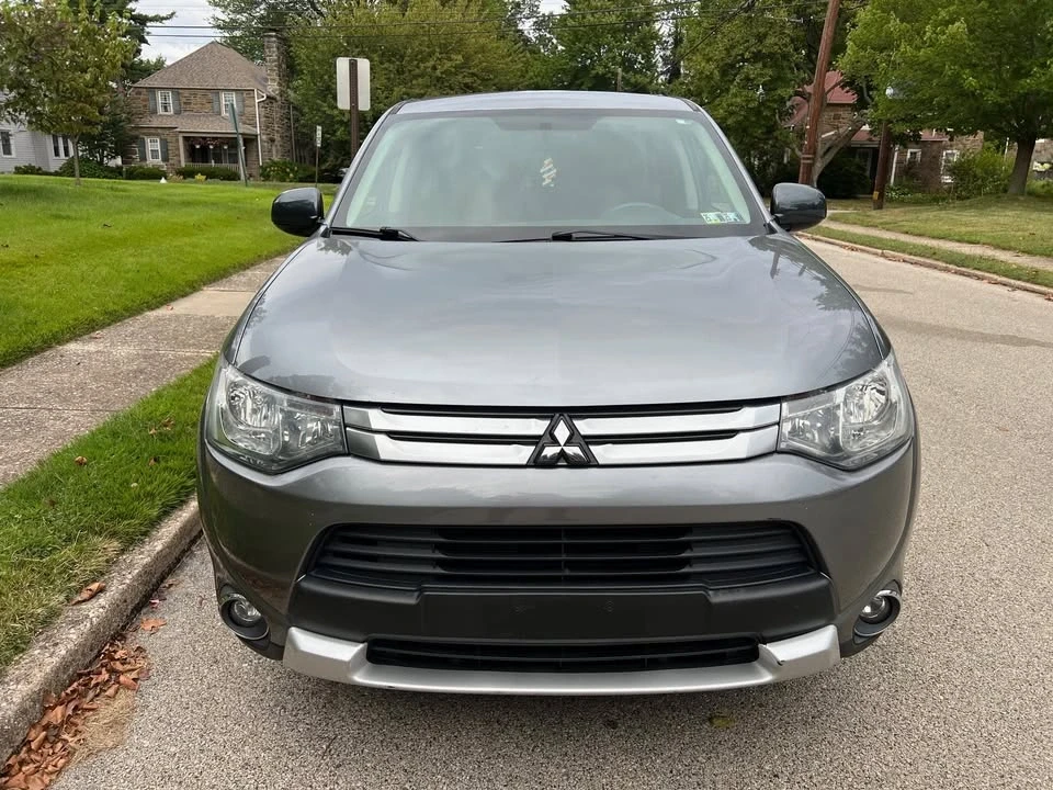 2015 Mitsubishi Outlander - Image 2 of 20