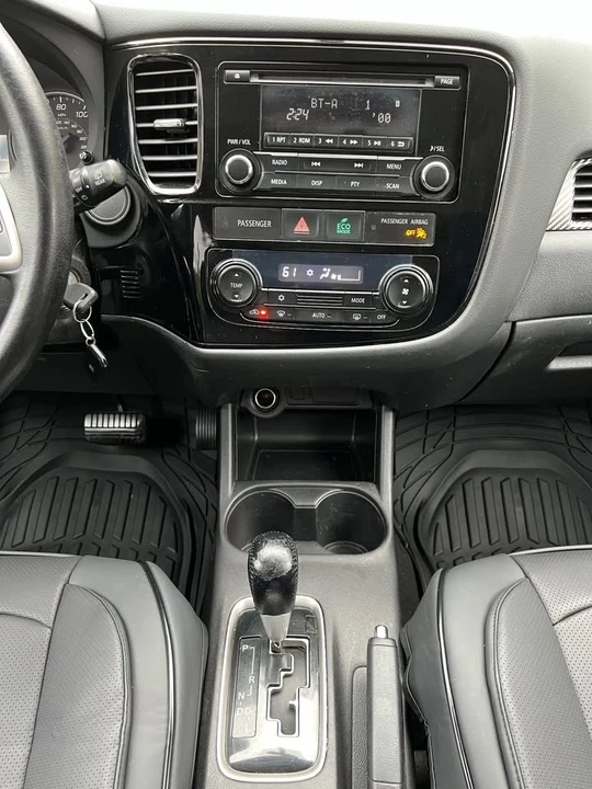 2015 Mitsubishi Outlander - Image 16 of 20
