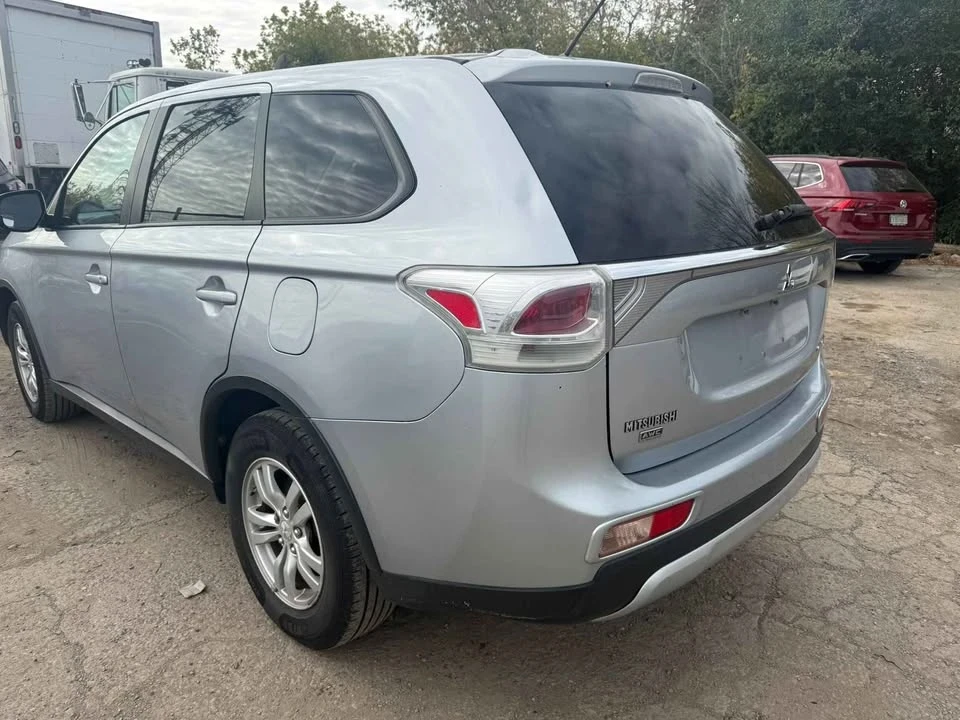 2015 Mitsubishi Outlander - Image 5 of 11