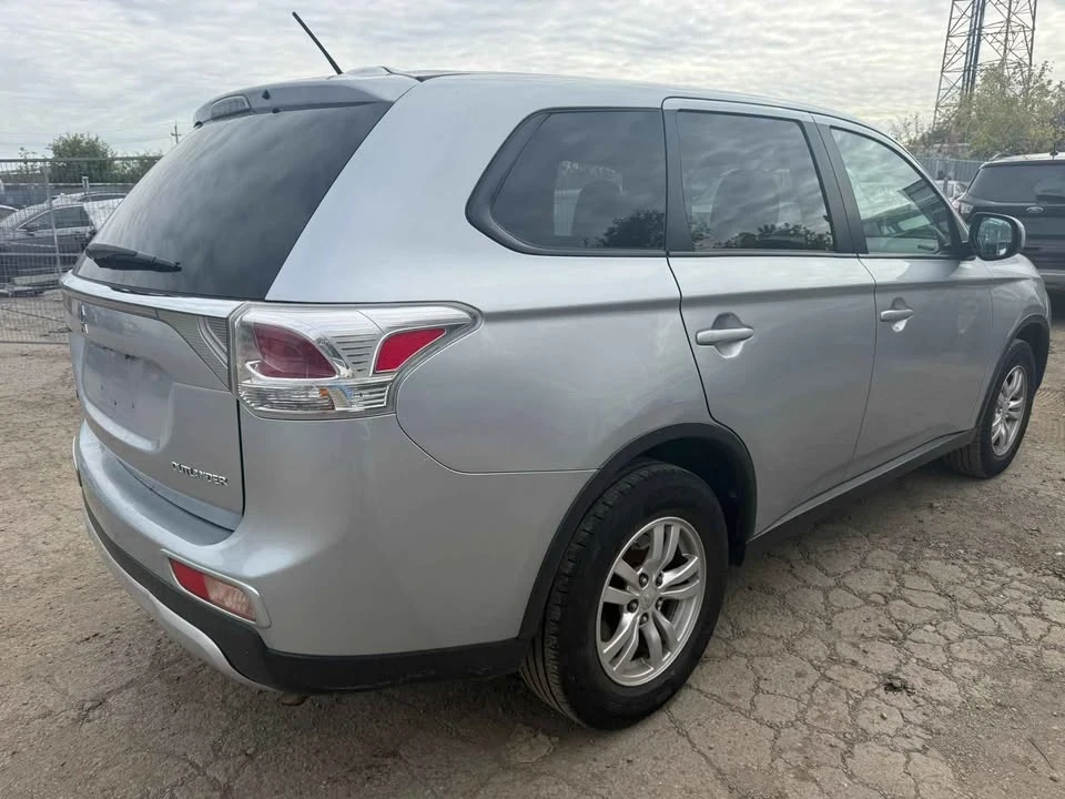 2015 Mitsubishi Outlander - Image 7 of 11