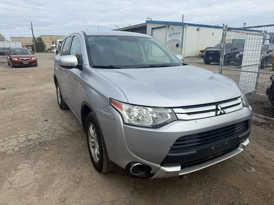 2015 Mitsubishi Outlander - Image 9 of 11
