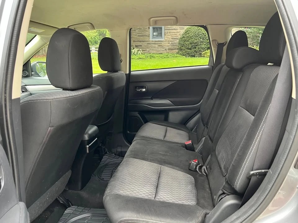 2015 Mitsubishi Outlander - Image 19 of 20