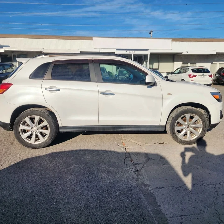 2015 Mitsubishi Outlander - Image 3 of 12