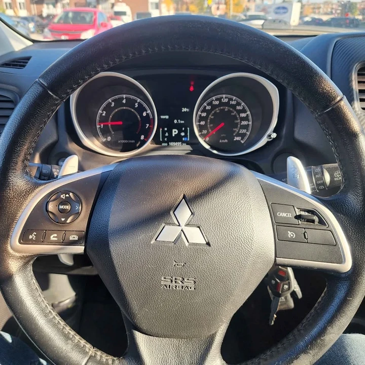 2015 Mitsubishi Outlander - Image 5 of 12