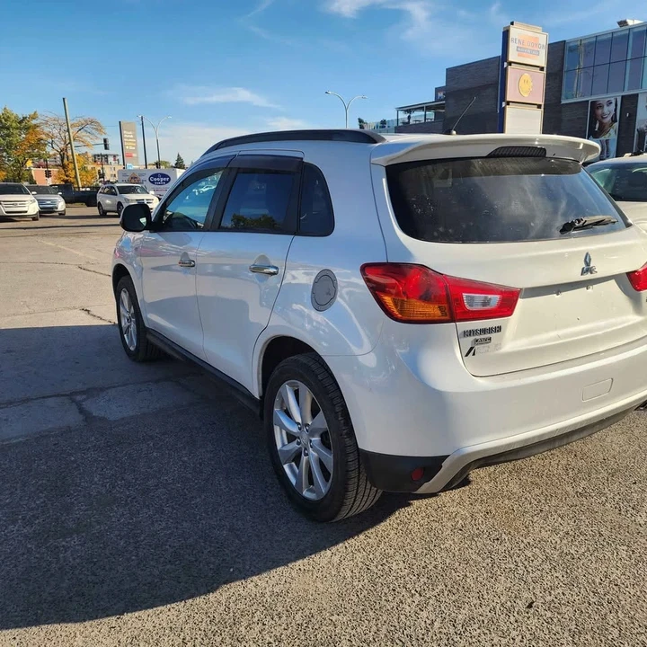 2015 Mitsubishi Outlander - Image 9 of 12