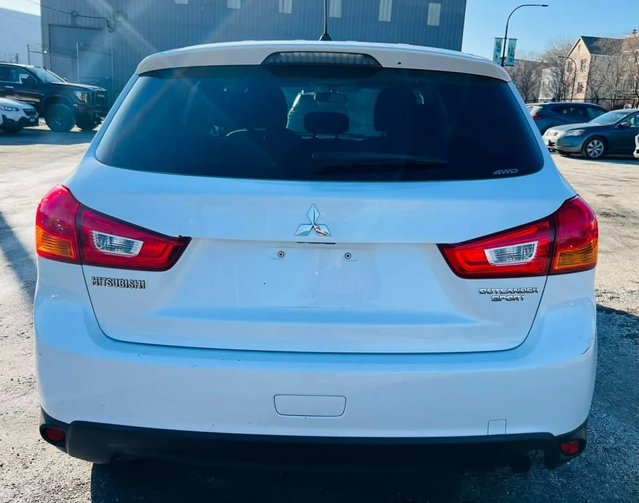 2015 Mitsubishi Outlander - Image 5 of 12