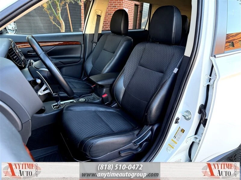 2015 Mitsubishi Outlander - Image 14 of 20