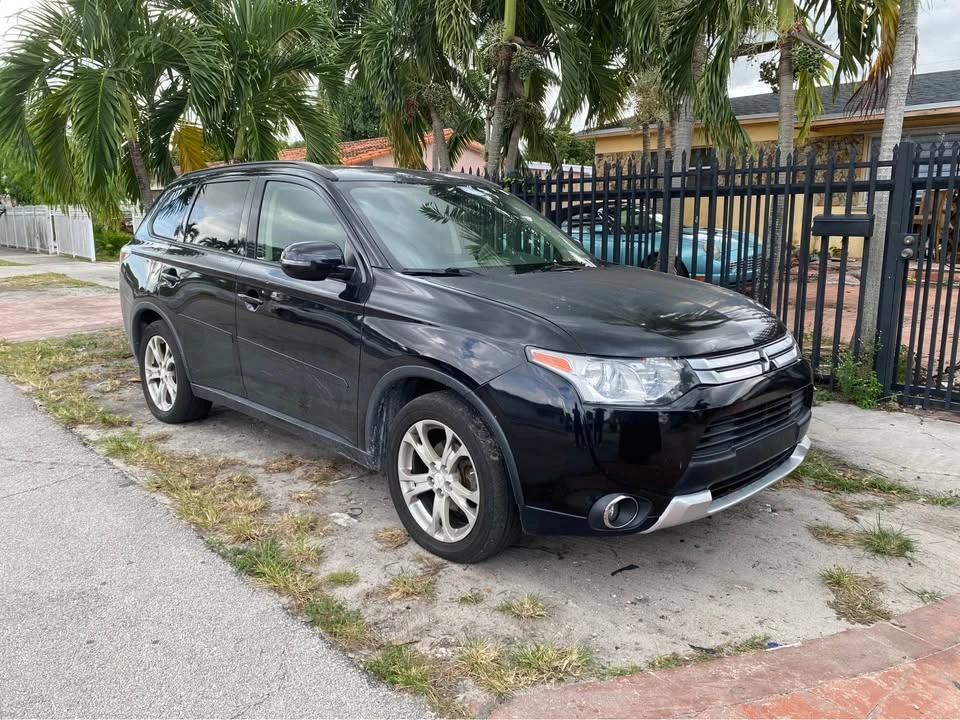 2015 Mitsubishi Outlander - Image 3 of 6