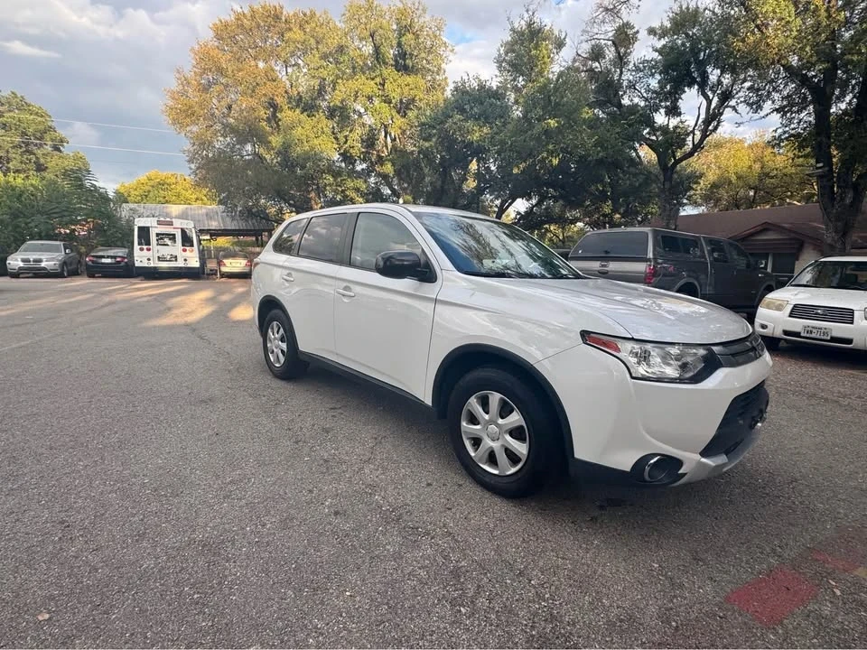 2015 Mitsubishi Outlander - Image 6 of 15