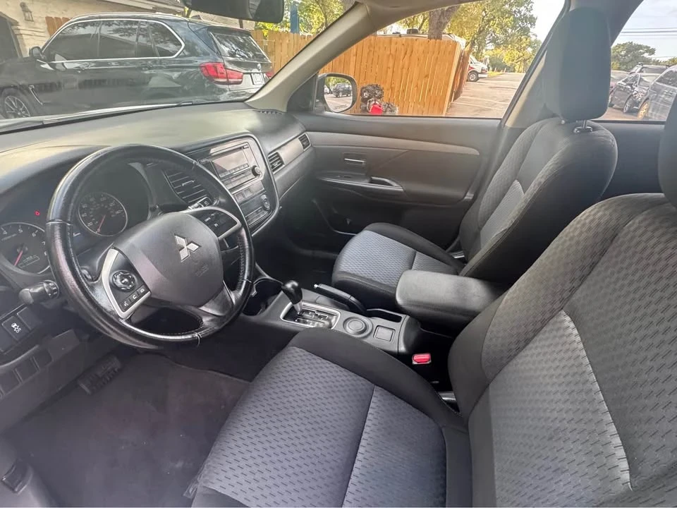 2015 Mitsubishi Outlander - Image 11 of 15