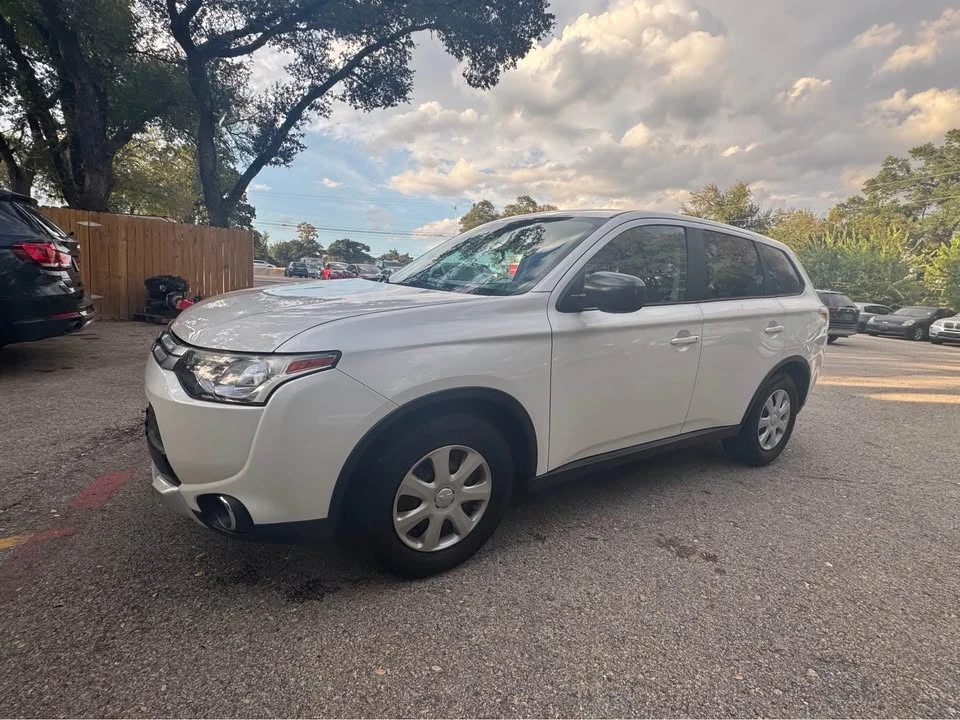 2015 Mitsubishi Outlander - Image 4 of 15