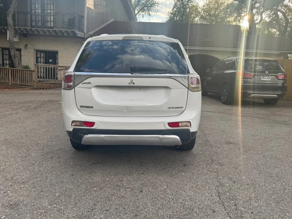 2015 Mitsubishi Outlander - Image 14 of 15