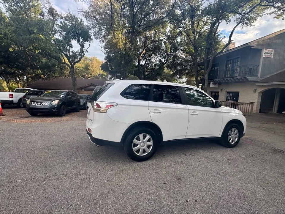 2015 Mitsubishi Outlander - Image 7 of 15