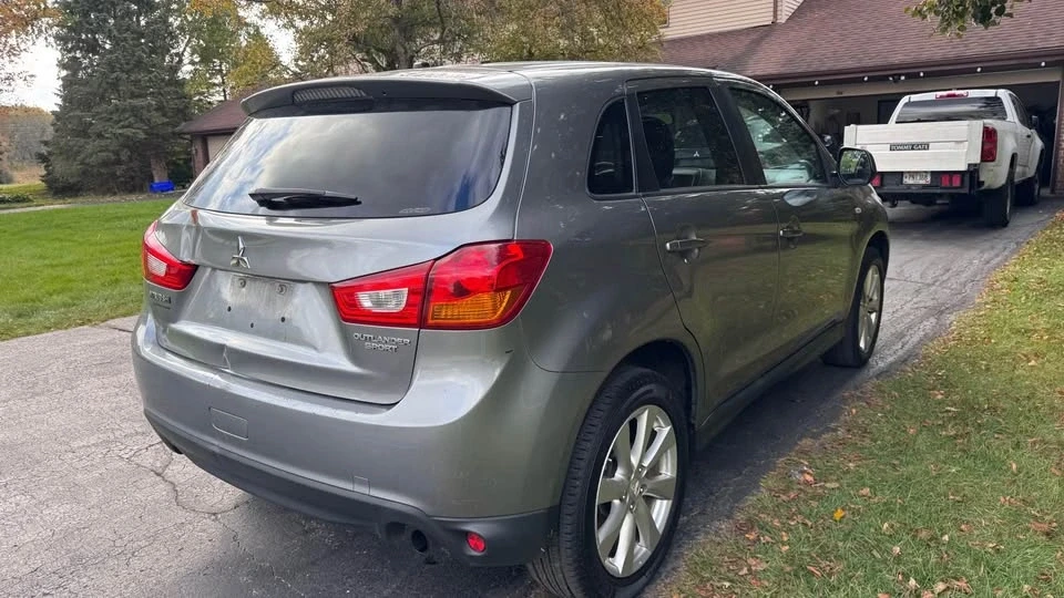 2015 Mitsubishi Outlander - Image 3 of 4