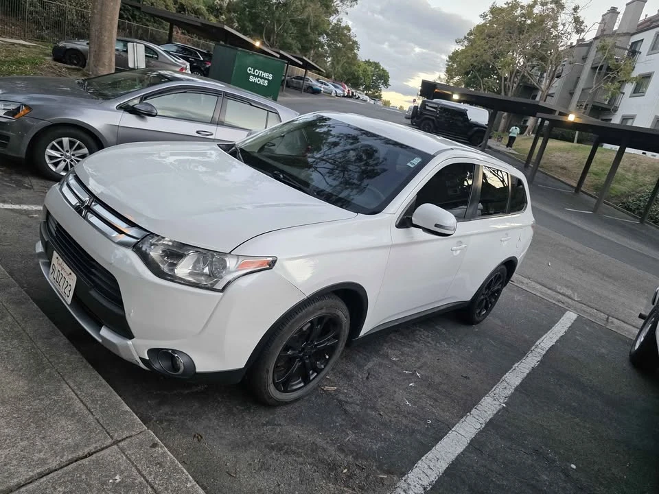 2015 Mitsubishi Outlander - Image 5 of 10