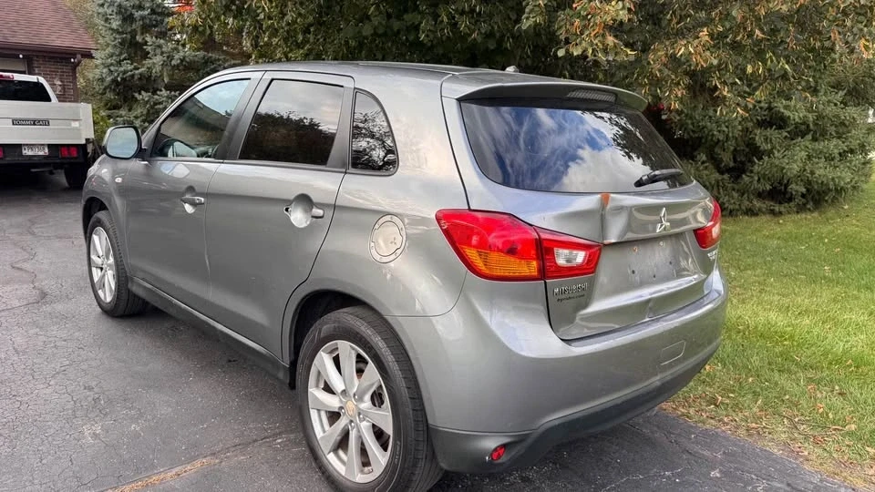 2015 Mitsubishi Outlander - Image 2 of 4