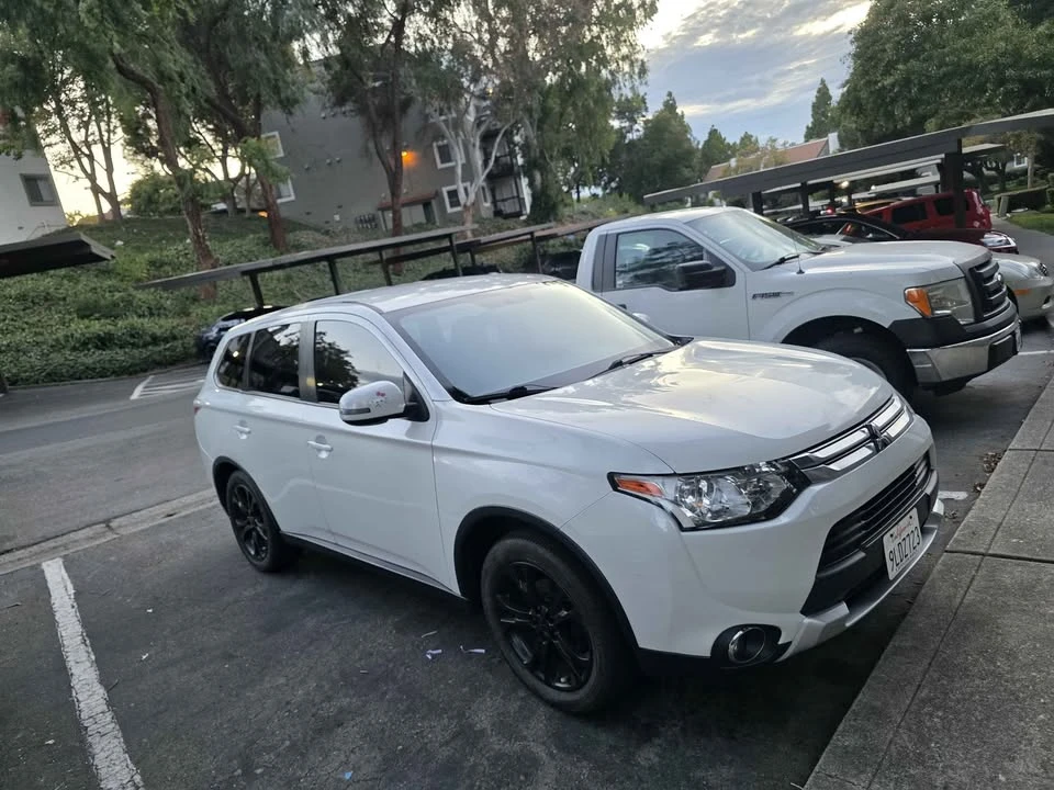 2015 Mitsubishi Outlander - Image 3 of 10