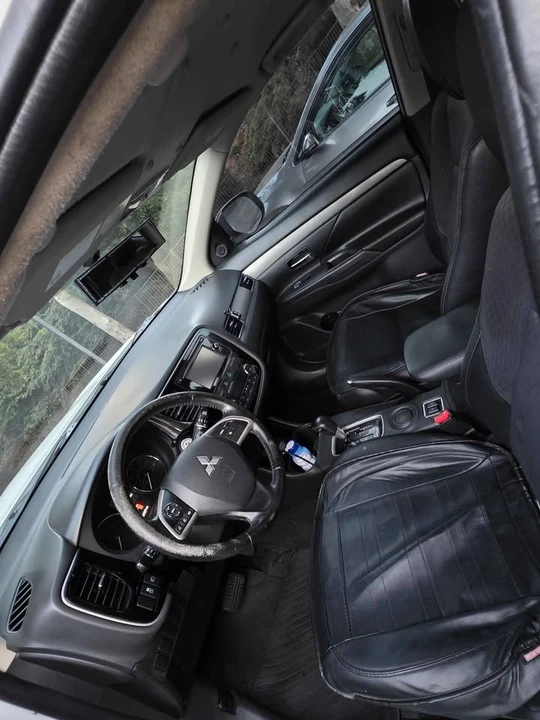 2015 Mitsubishi Outlander - Image 6 of 10