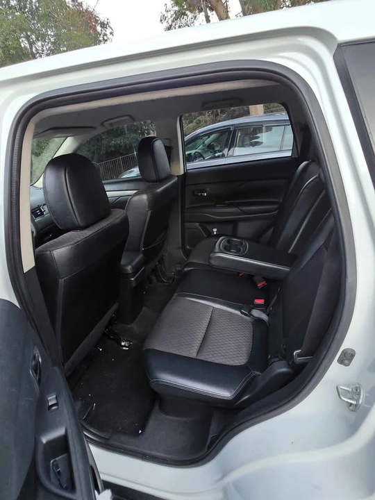 2015 Mitsubishi Outlander - Image 9 of 10