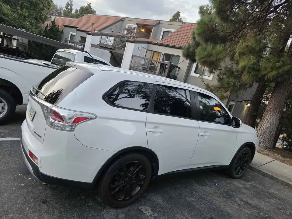 2015 Mitsubishi Outlander - Image 4 of 10
