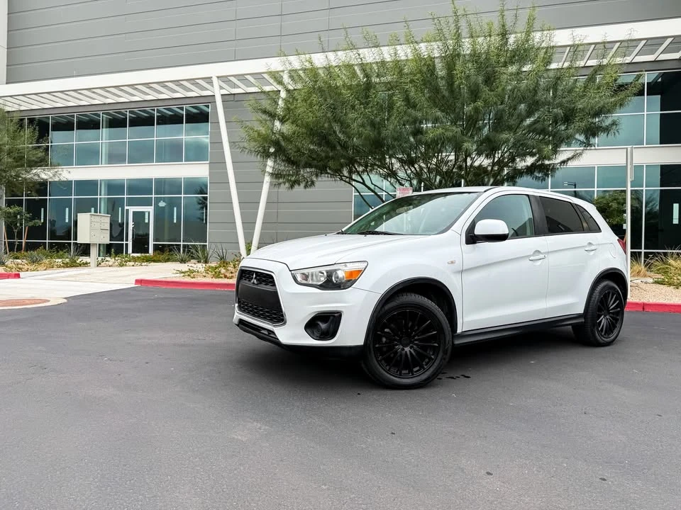 2015 Mitsubishi Outlander - Image 3 of 13