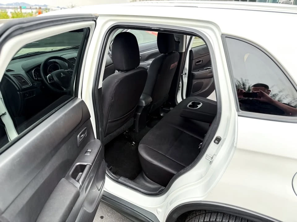 2015 Mitsubishi Outlander - Image 12 of 13