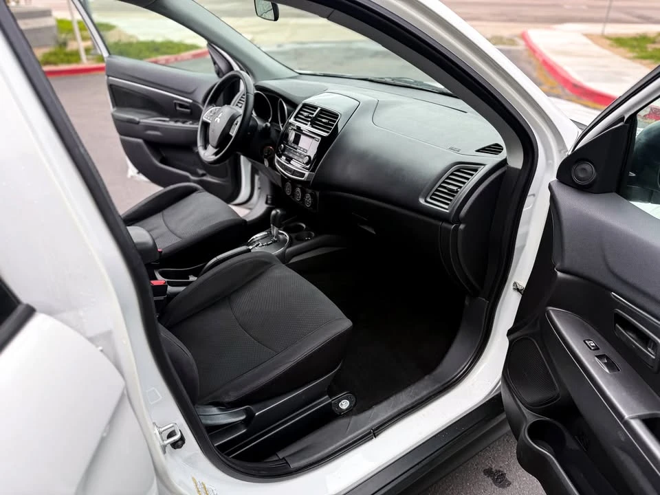 2015 Mitsubishi Outlander - Image 11 of 13