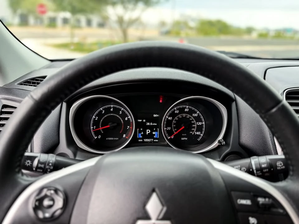 2015 Mitsubishi Outlander - Image 10 of 13