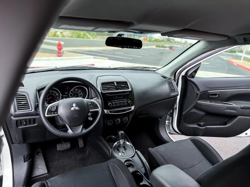 2015 Mitsubishi Outlander - Image 9 of 13
