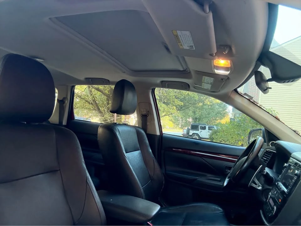 2015 Mitsubishi Outlander - Image 12 of 16