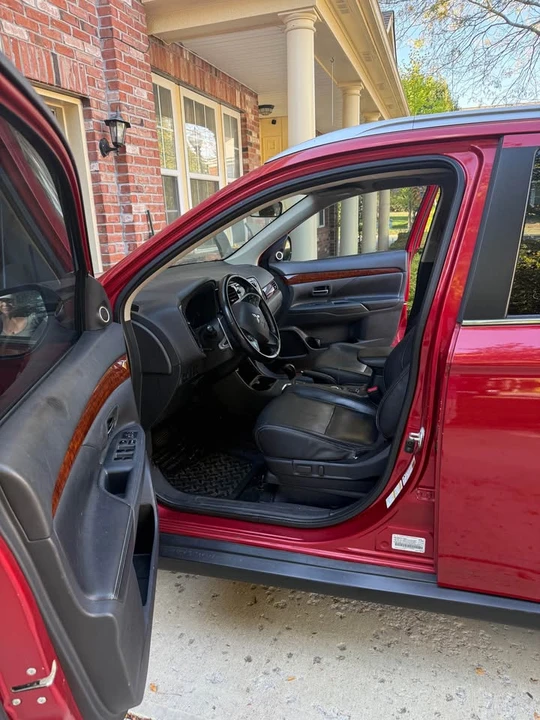 2015 Mitsubishi Outlander - Image 10 of 16