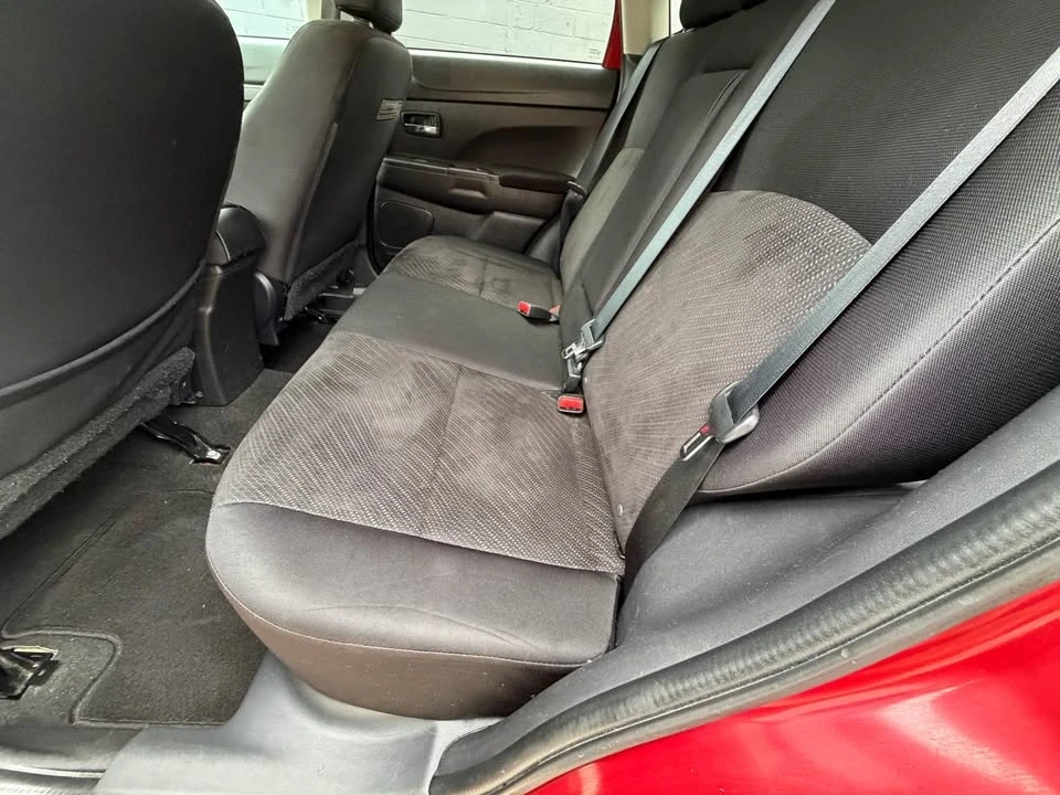 2015 Mitsubishi Outlander - Image 10 of 13