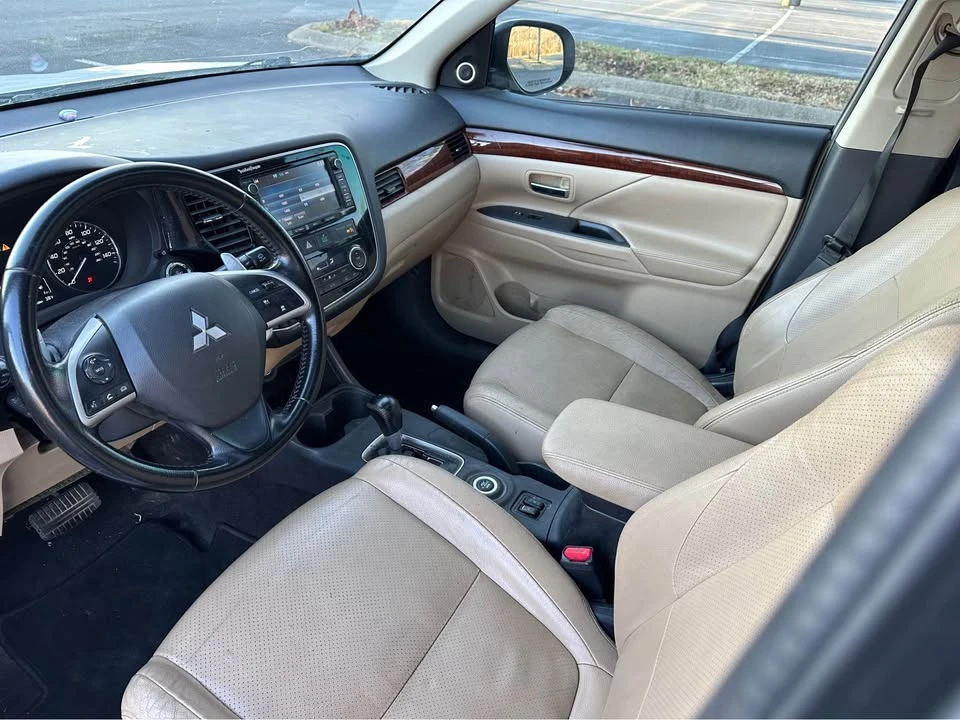 2015 Mitsubishi Outlander - Image 5 of 10