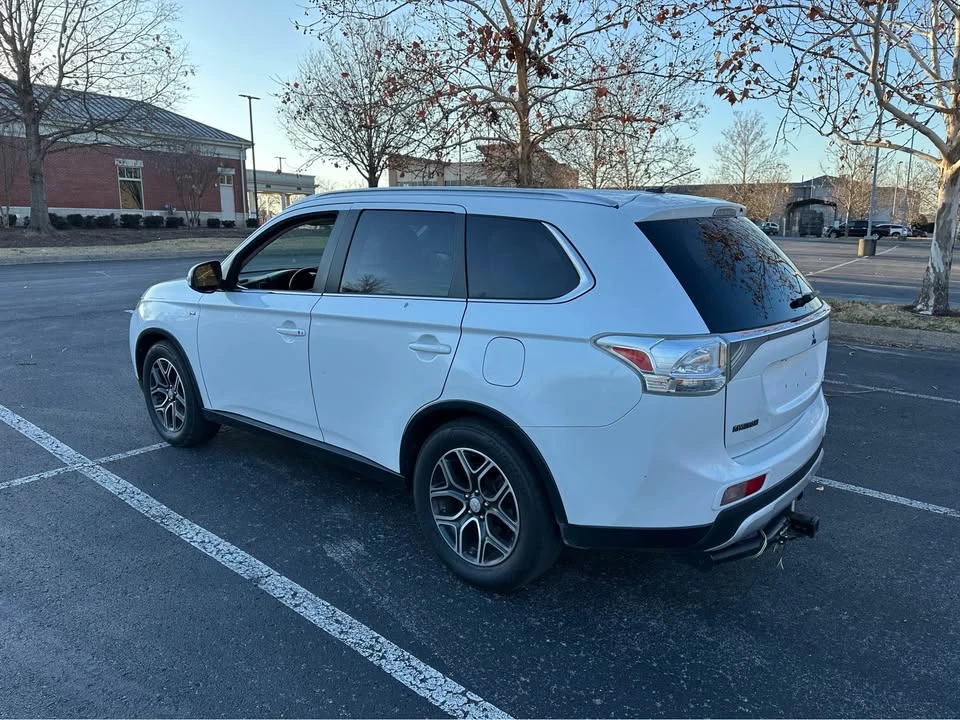 2015 Mitsubishi Outlander - Image 4 of 10