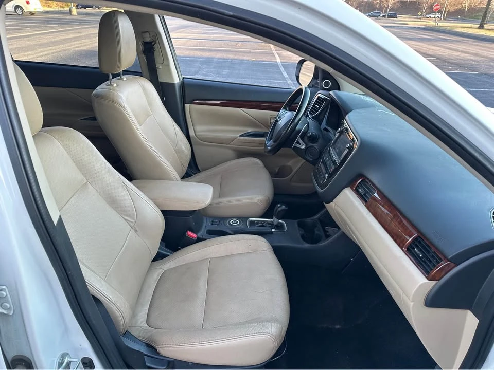 2015 Mitsubishi Outlander - Image 6 of 10