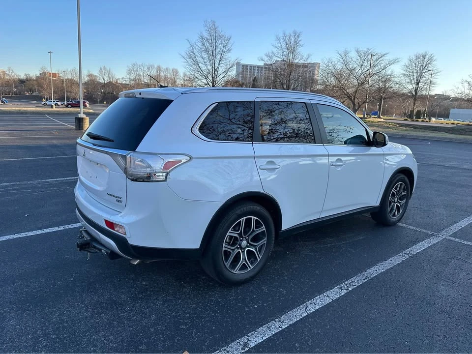 2015 Mitsubishi Outlander - Image 3 of 10