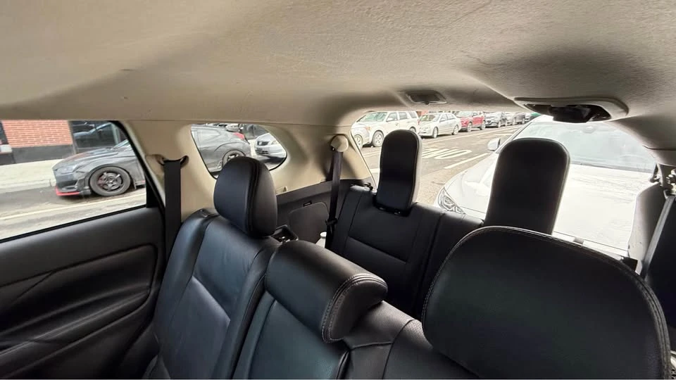 2015 Mitsubishi Outlander - Image 10 of 10