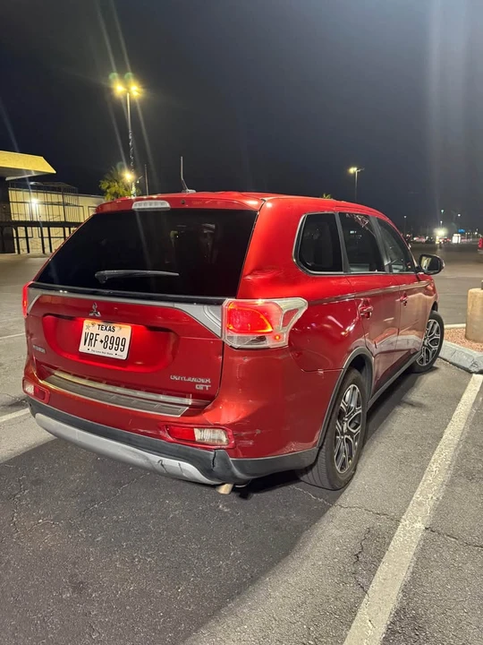 2015 Mitsubishi Outlander - Image 10 of 11